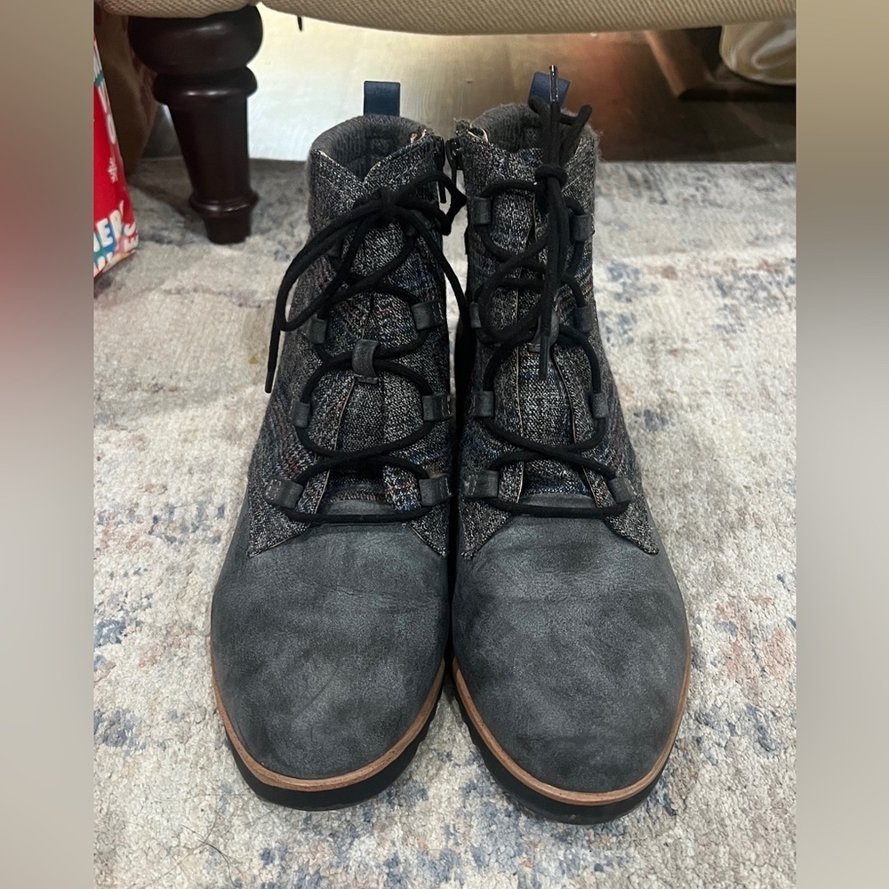 Life Stride Stylish Women's Gray Ankle Boots